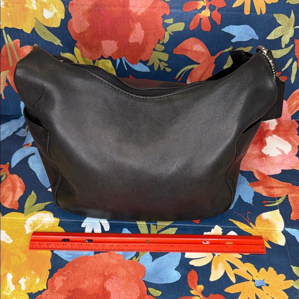 Sleek Black Leather Shoulder Bag